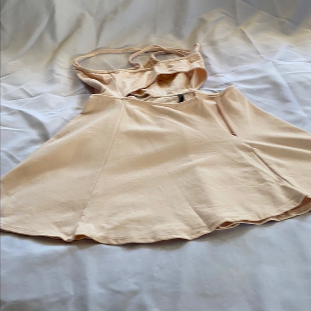 Dress. - Picture 3 of 7